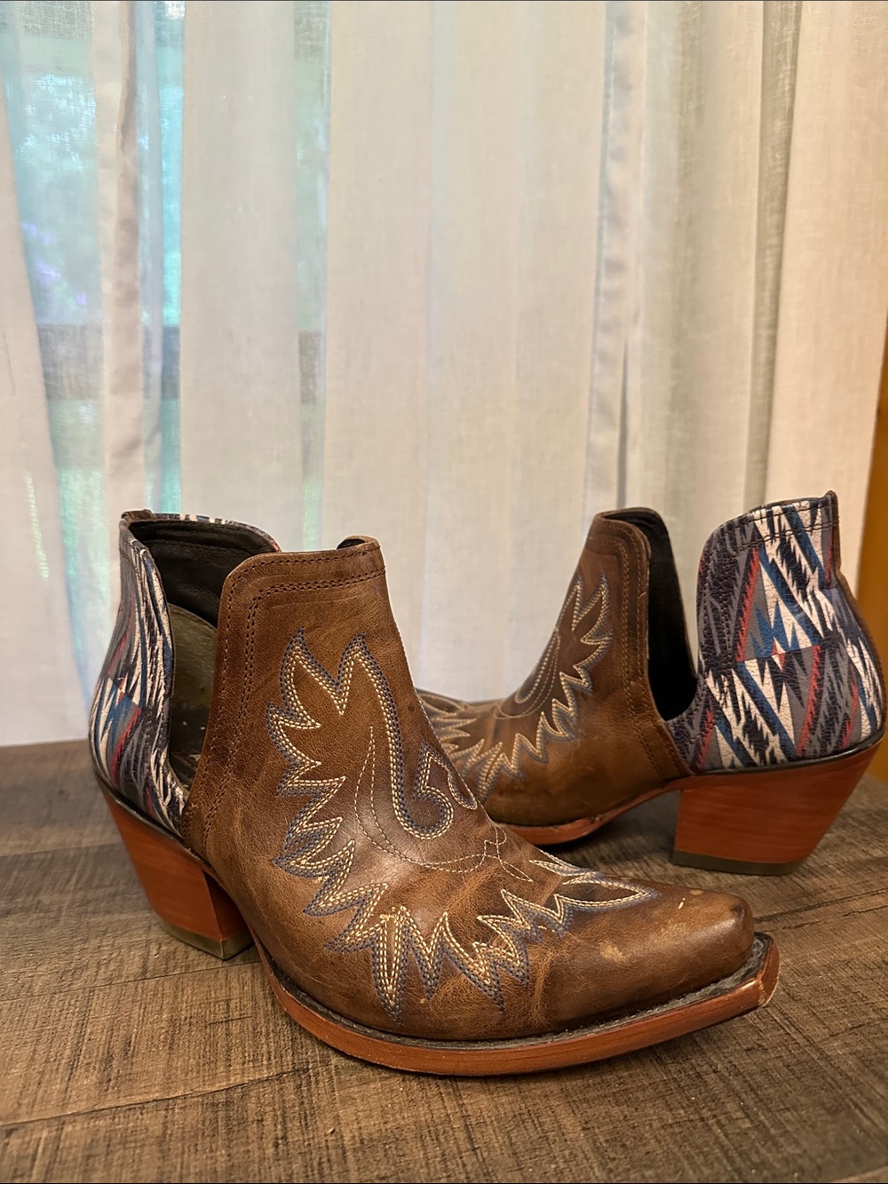 Ariat Brown Leather Cowgirl Boots with Patterned Heel